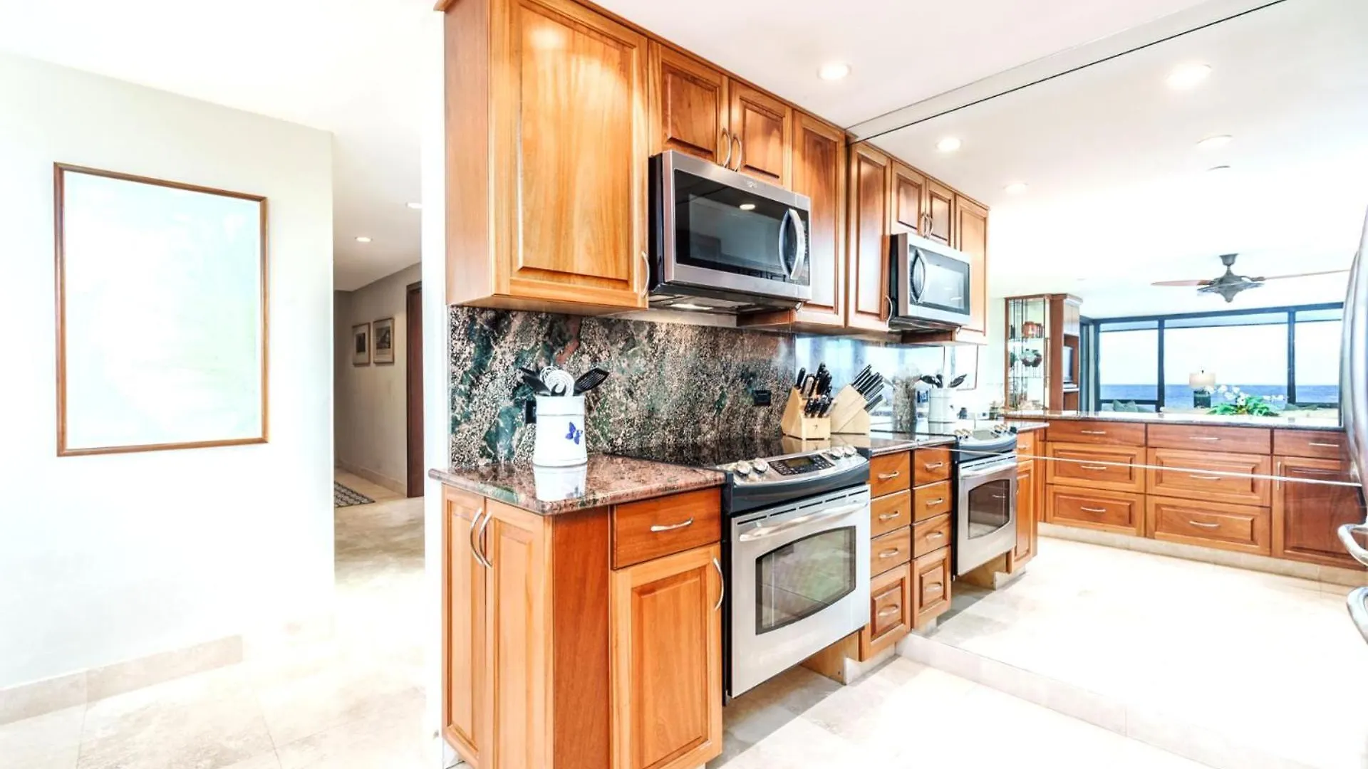 Apartment Kbm Resorts Free Car Mahana Mah-719 Stunning Ocean Front Kaanapali United States